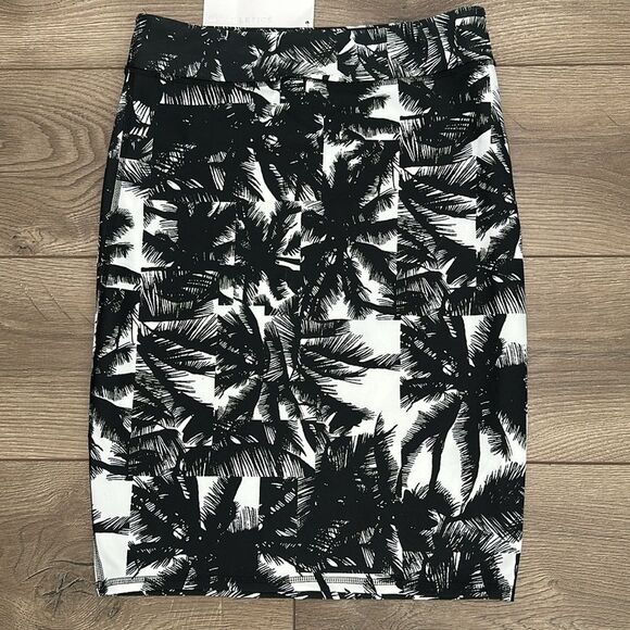 Fabletics Cora Skirt High Rise Compression Black White‎ Palm Print Size Small - Picture 2 of 9